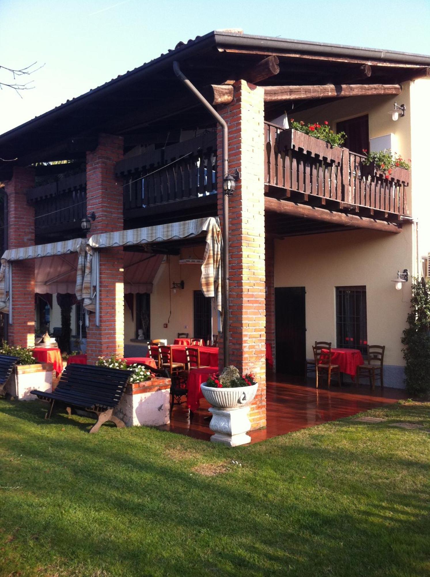 Manuela Le Quattro Coppe Hotel Desenzano del Garda Exterior photo